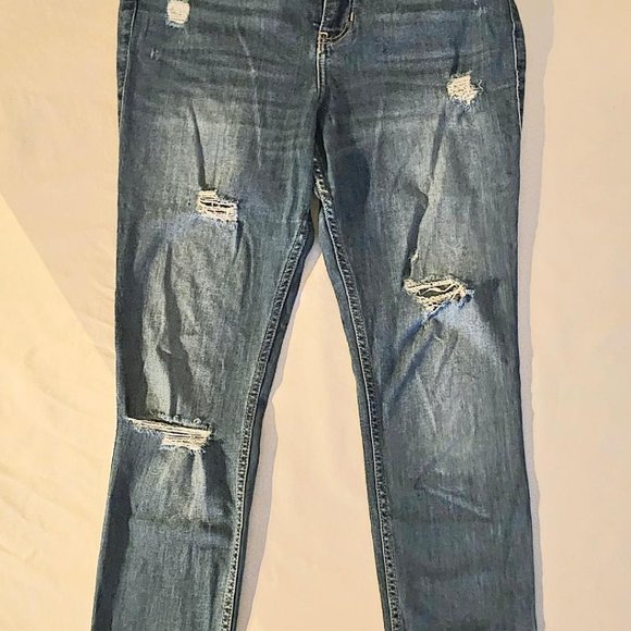 Hollister Jeans/ ULTRA HIGH-RISE RIPPED MEDIUM WASH SUPER SKINNY JEANS Size 30 - Picture 4 of 7